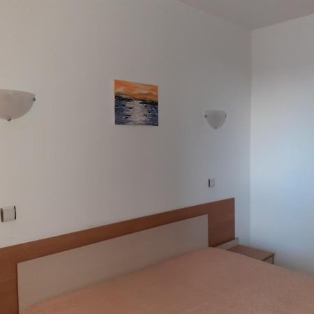 Апартамент Полюси 1 Pantai Sunny Bagian luar foto