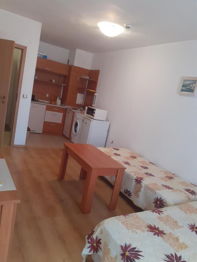 Апартамент Полюси 1 Pantai Sunny Bagian luar foto