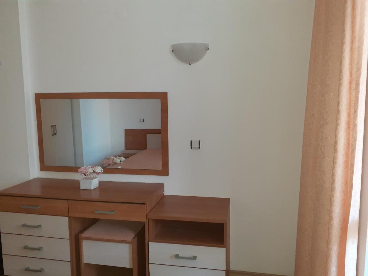 Апартамент Полюси 1 Pantai Sunny Bagian luar foto