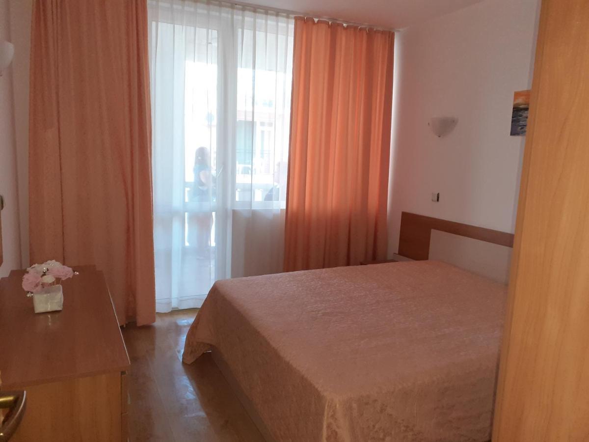 Апартамент Полюси 1 Pantai Sunny Bagian luar foto