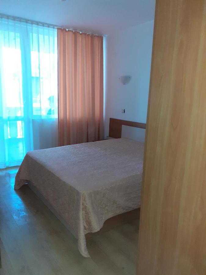 Апартамент Полюси 1 Pantai Sunny Bagian luar foto