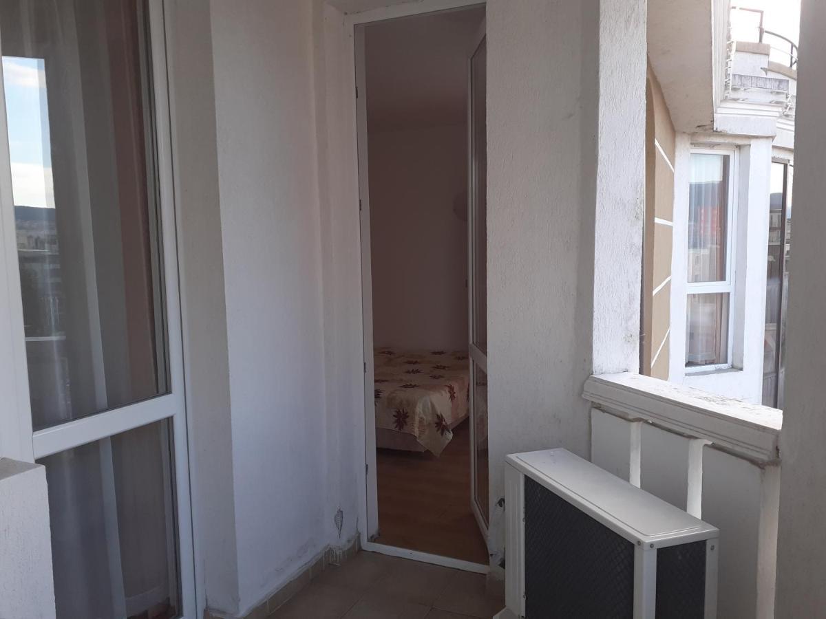Апартамент Полюси 1 Pantai Sunny Bagian luar foto