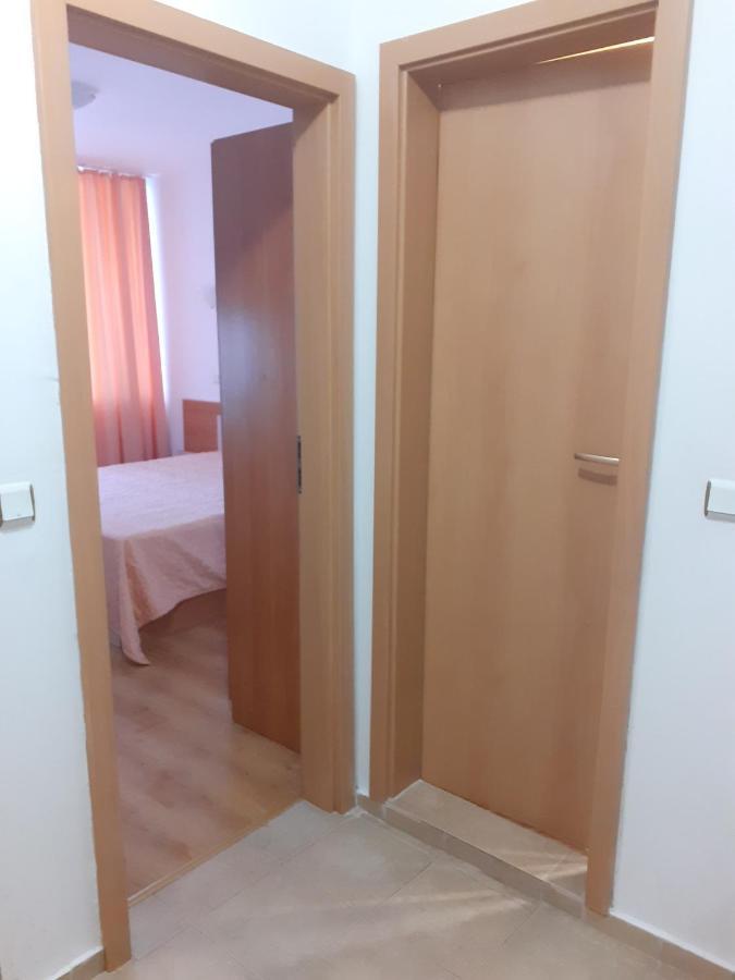 Апартамент Полюси 1 Pantai Sunny Bagian luar foto